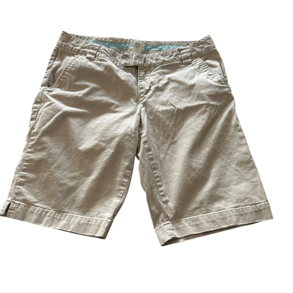 America Eagle women's size 8 cream color bermuda shorts - Picture 1 of 3